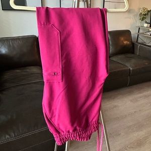 Jaanuu Women's 7-Pocket Scrub Pant in Deep Fuchsia - Petite/Large - New